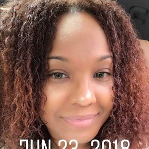 Meet your Posher, Kenisha